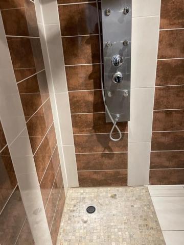 Studio Privee Vesoul -Wifi,Tv,Clim,Parking Gratuit מראה חיצוני תמונה