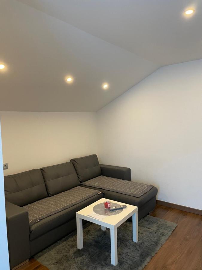 Studio Privee Vesoul -Wifi,Tv,Clim,Parking Gratuit מראה חיצוני תמונה