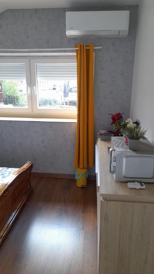 Studio Privee Vesoul -Wifi,Tv,Clim,Parking Gratuit מראה חיצוני תמונה